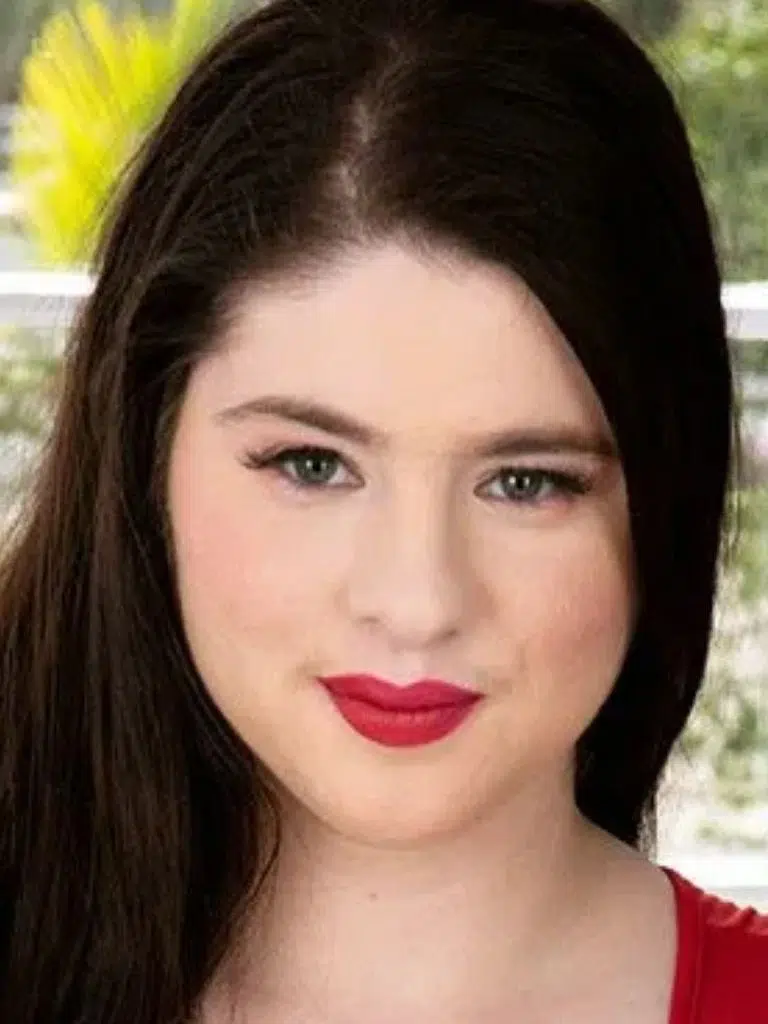 Diana Eisley Biography: Wiki, Age, Career, Height, Weight, Boyfriend, Net Worth & More